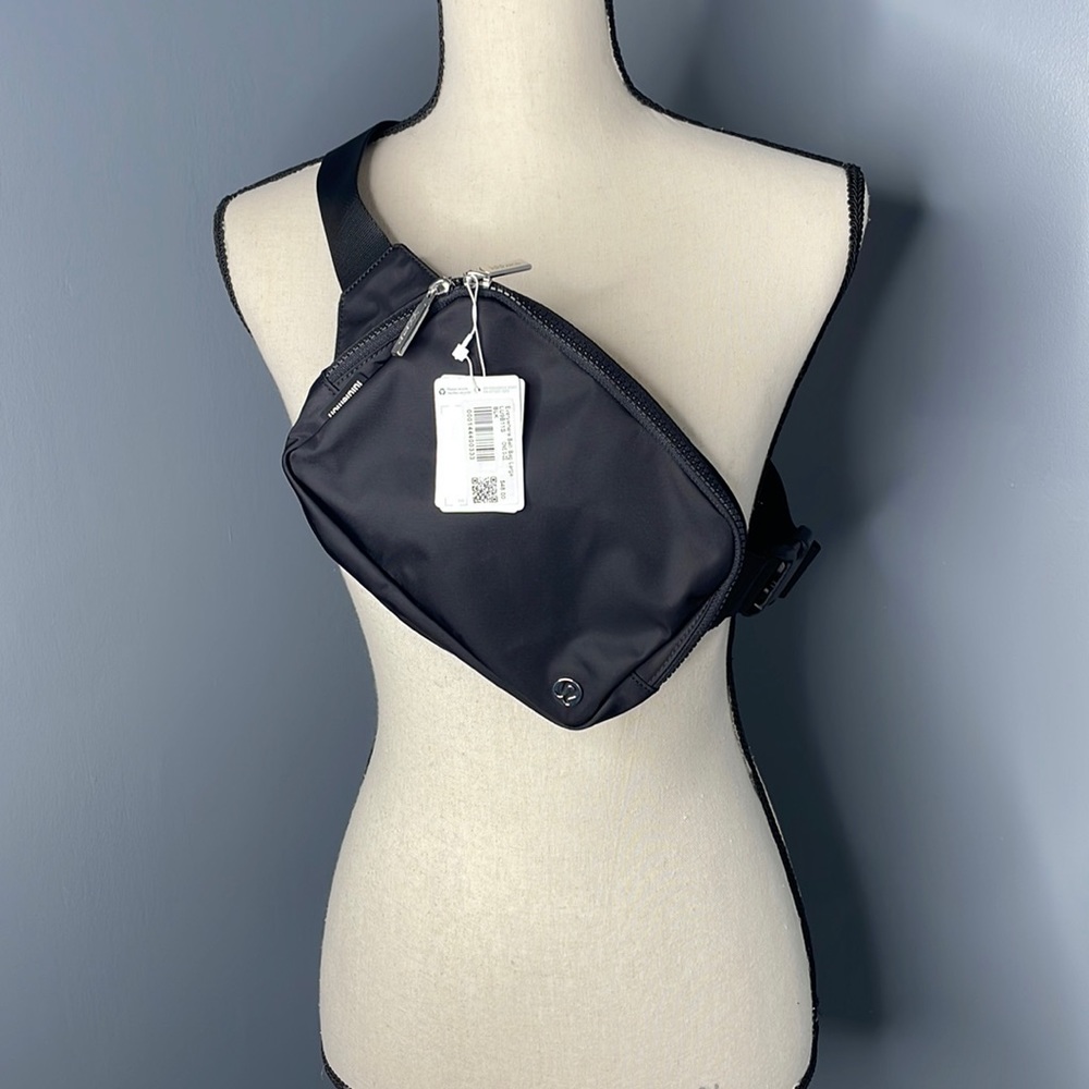 Lululemon everywhere belt bag large black NwT